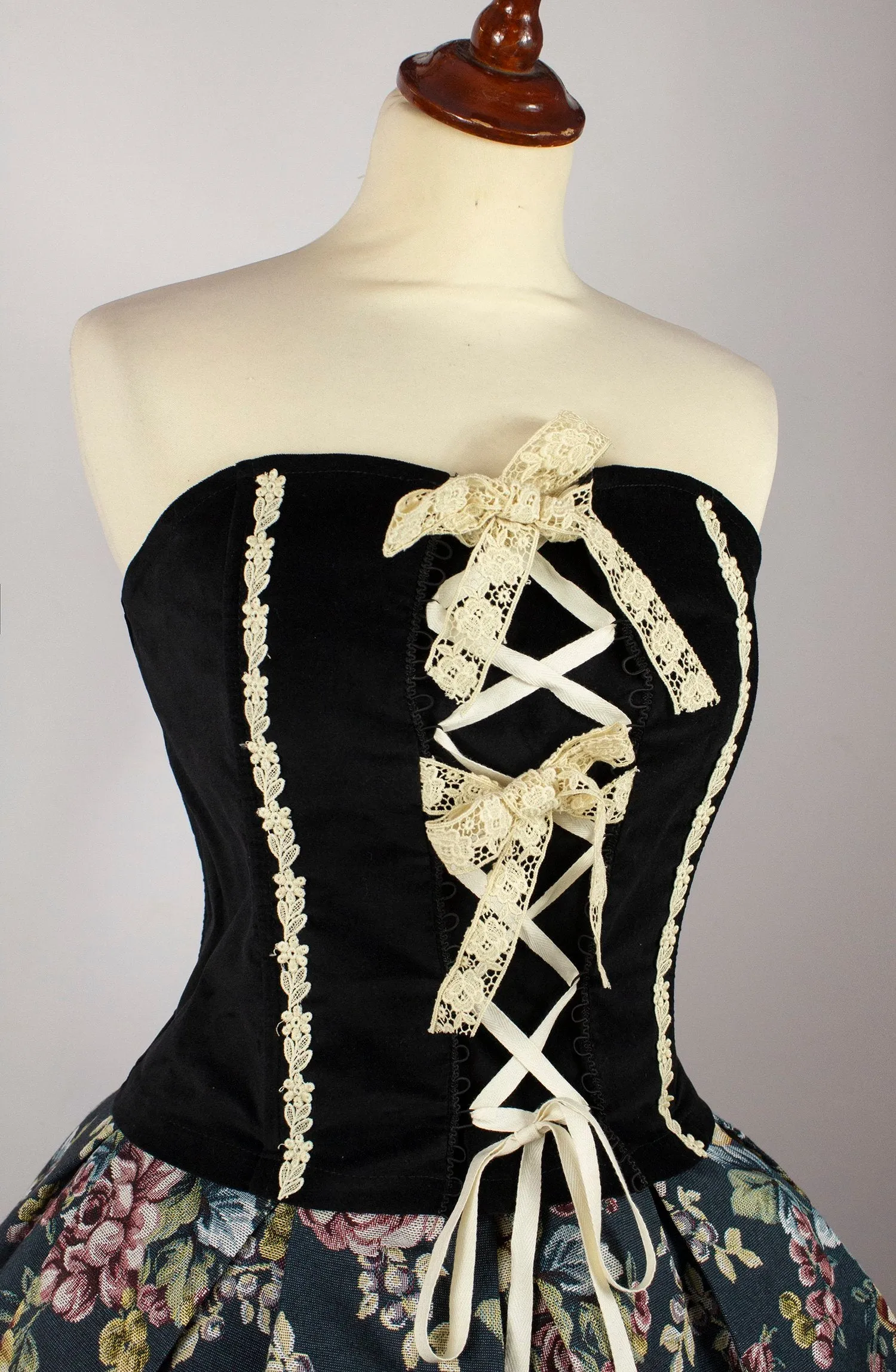 Black Velvet Bodice x Cream